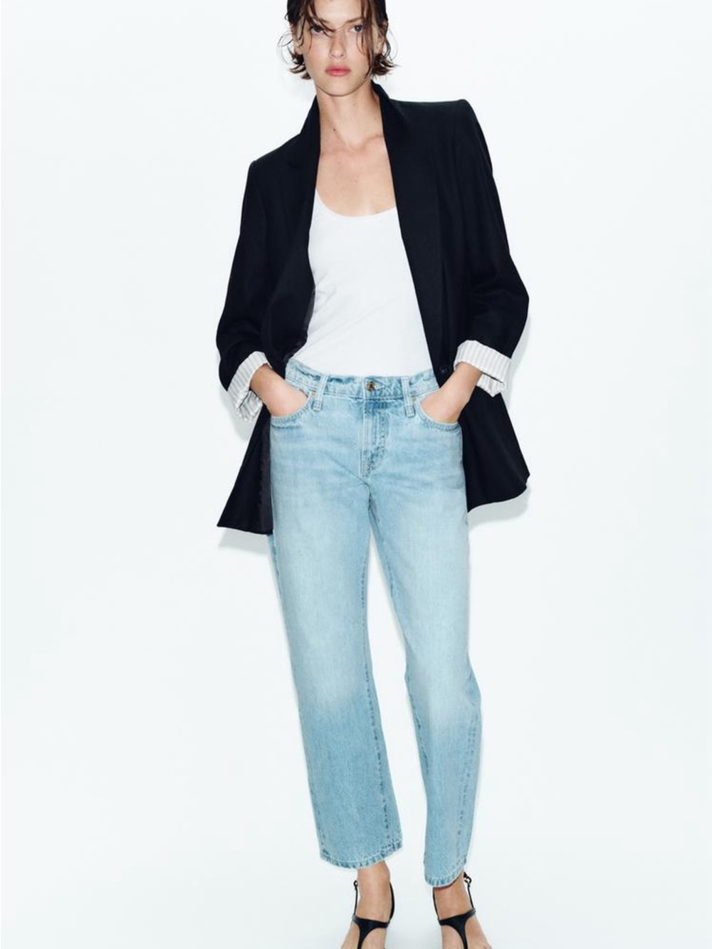 ZARA BNWT MID-RISE CROPPED JEANS. MID-BLUE 1934/033/427